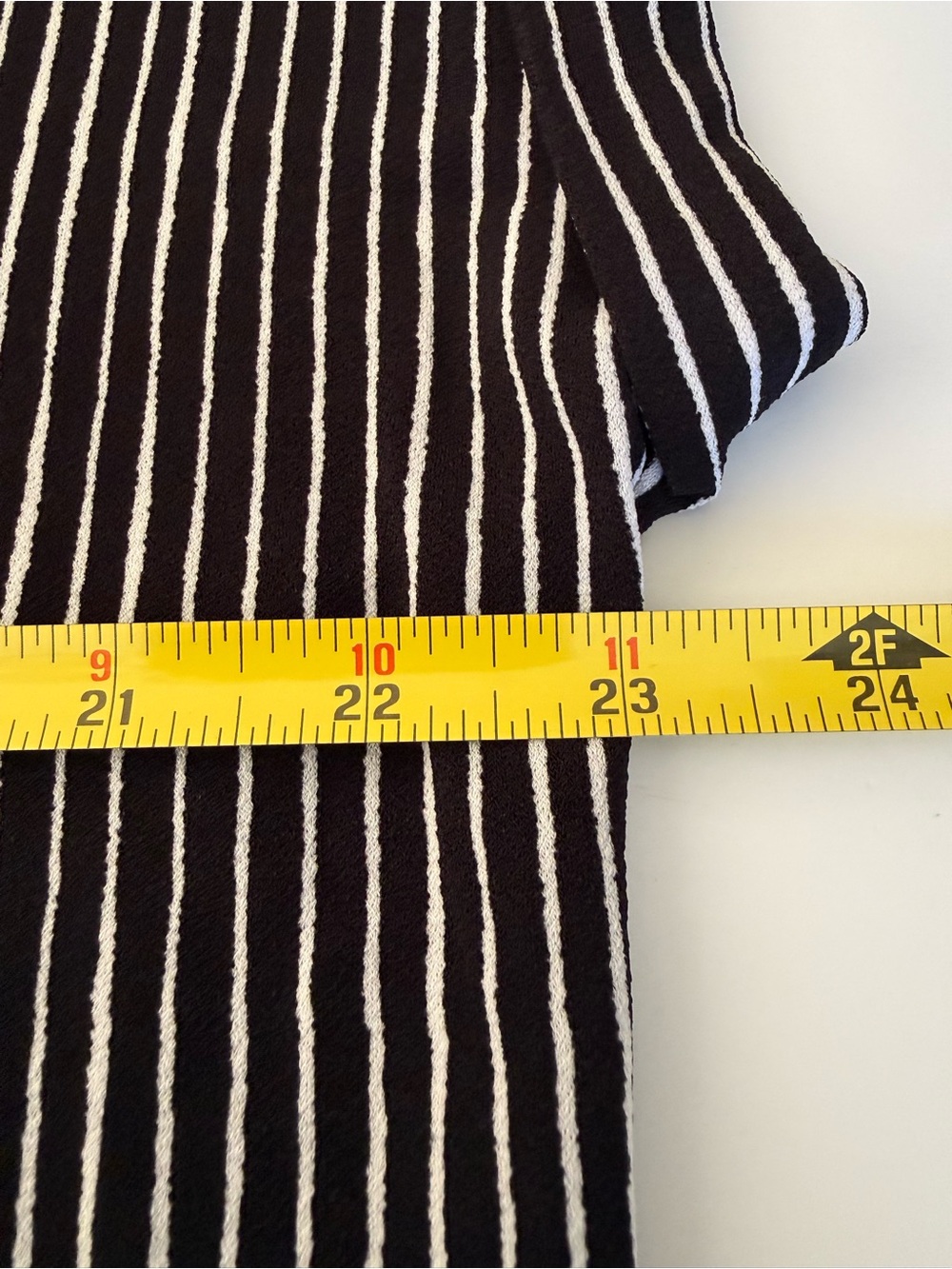 Adrianna Papell Black White Vertical Striped V-Neck Blouse Top Size L - Picture 8 of 9